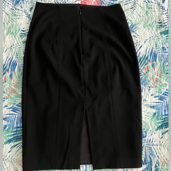 Express pensil skirt to wear to the office. #Size 4. #Black. #High waist. #Lined - Picture 1 of 4